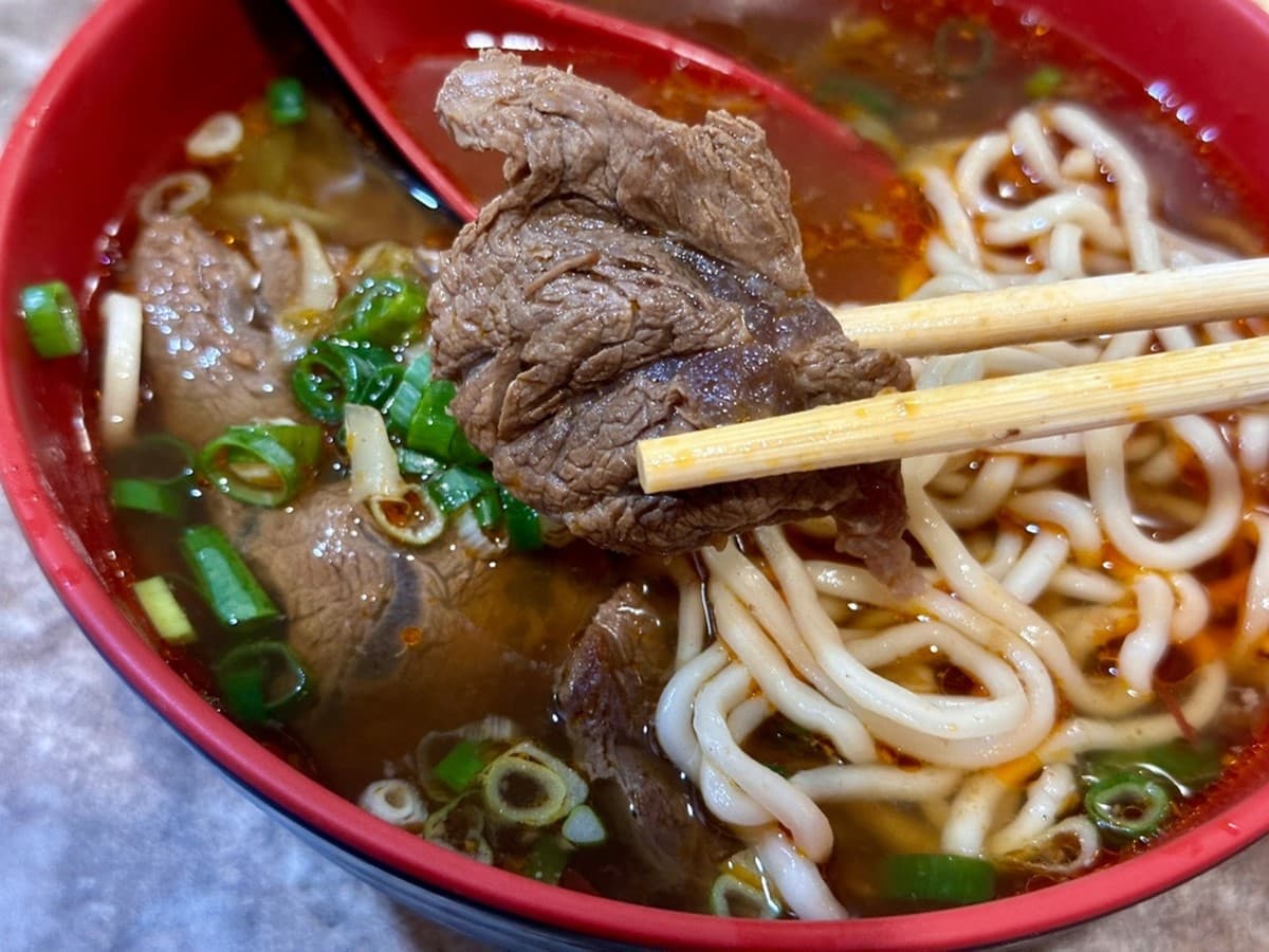 台北吃得到100元牛肉麵!隱身信義區巷弄、小資族覓食最愛,銅板滷味15元起 台北吃得到100元牛肉麵!隱身信義區巷弄、小資族覓食最愛,銅板滷味15元起