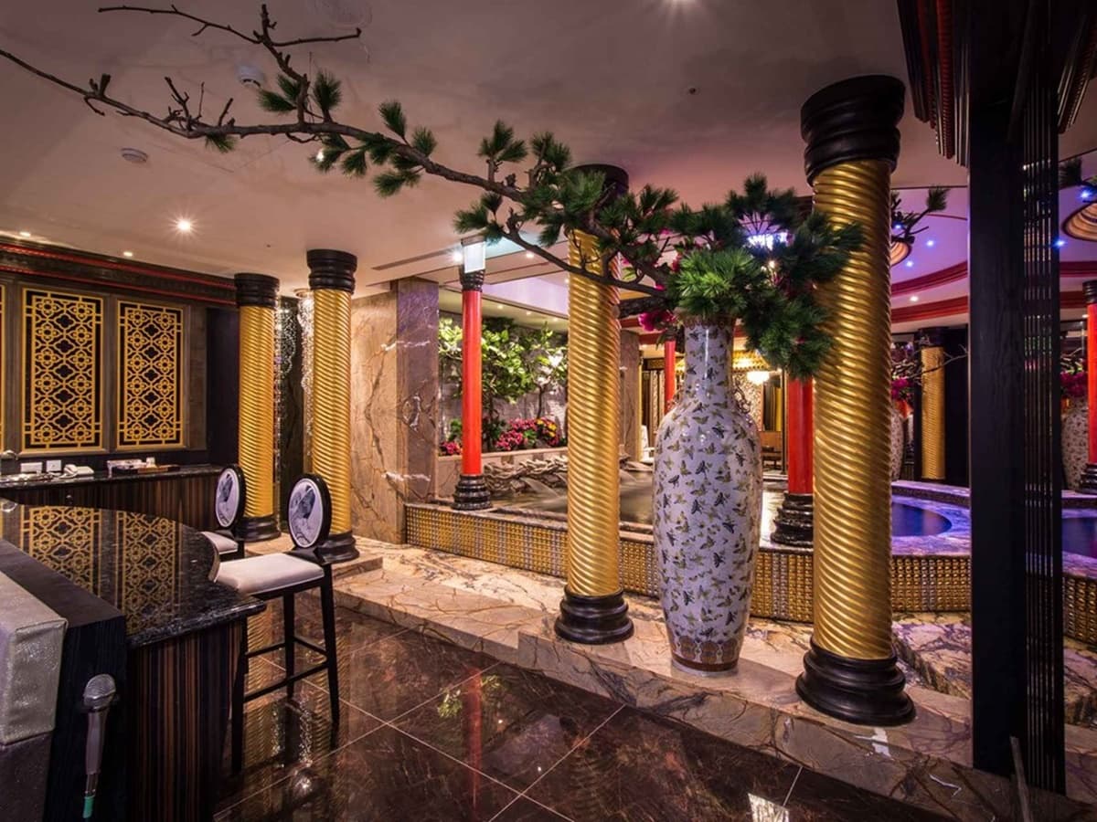 秒當皇帝!台中「清宮摩鐵」百坪帝王行宮玩扮裝,KTV、幻彩浴缸超奢華 秒當皇帝!台中「清宮摩鐵」百坪帝王行宮玩扮裝,KTV、幻彩浴缸超奢華