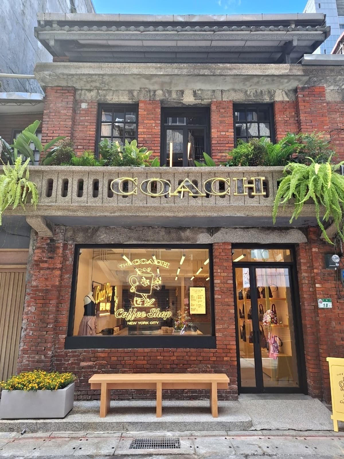 【新開店】全台首間「COACH咖啡廳」在中山!獨棟百年老宅翻新,菜單、推薦品項 全台首間「COACH咖啡廳」在中山