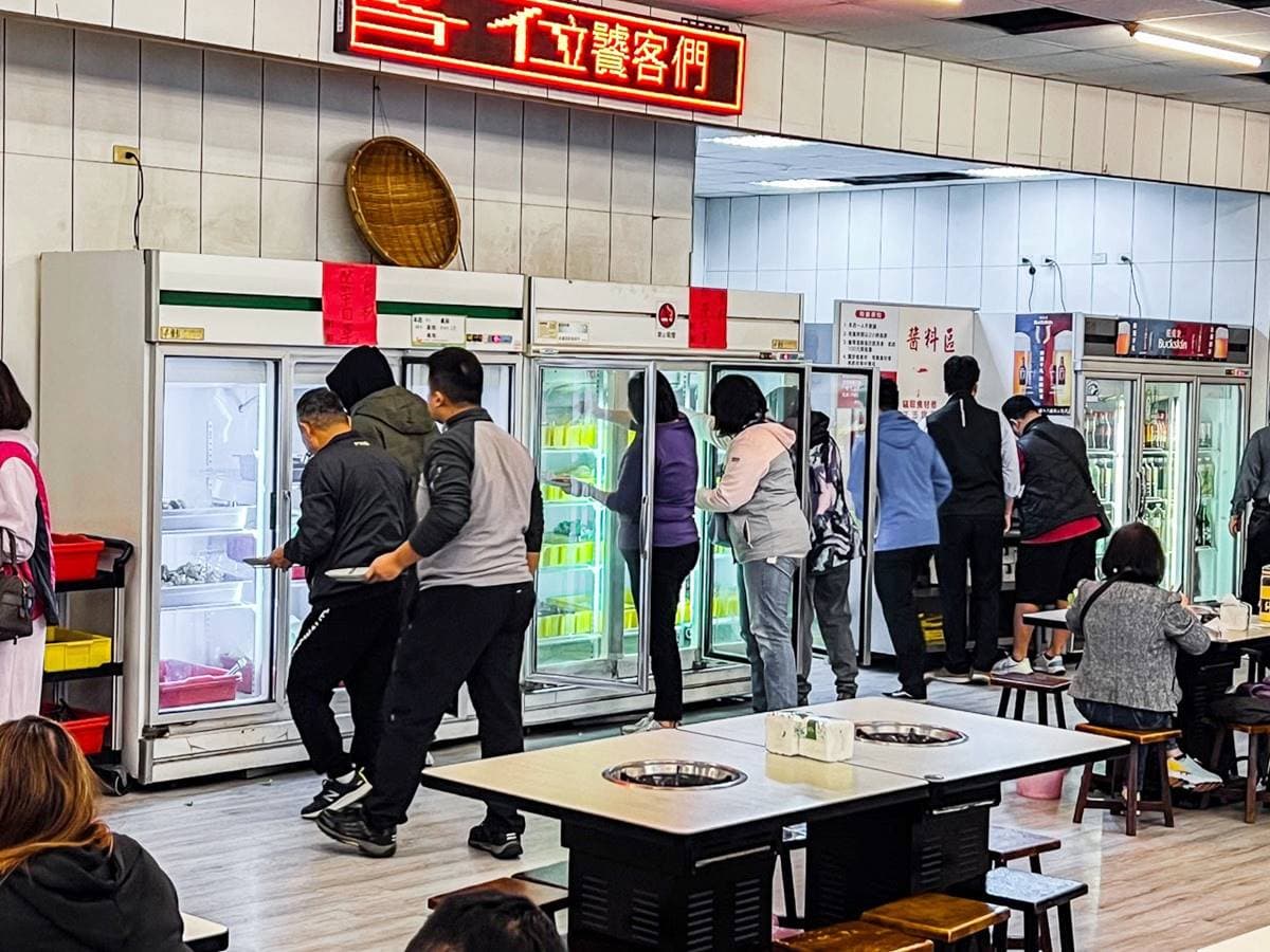 挑戰桃園最便宜!500元「羊肉爐吃到飽」免服務費,羊大骨、羊排整桶任你夾 挑戰桃園最便宜!500元「羊肉爐吃到飽」免服務費,羊大骨、羊排整桶任你夾
