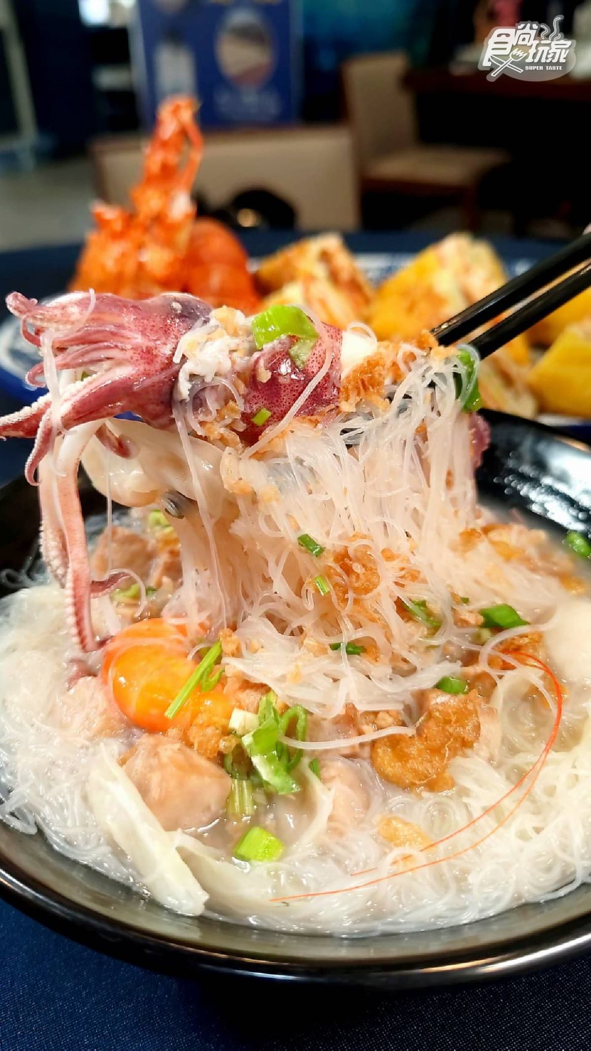 【獨家】現流小卷米粉買一送一!海鮮名店擁漁船,必點浮誇「霸王紅蟳米粉湯」 【獨家】現流小卷米粉買一送一!海鮮名店擁漁船,必點浮誇「霸王紅蟳米粉湯」