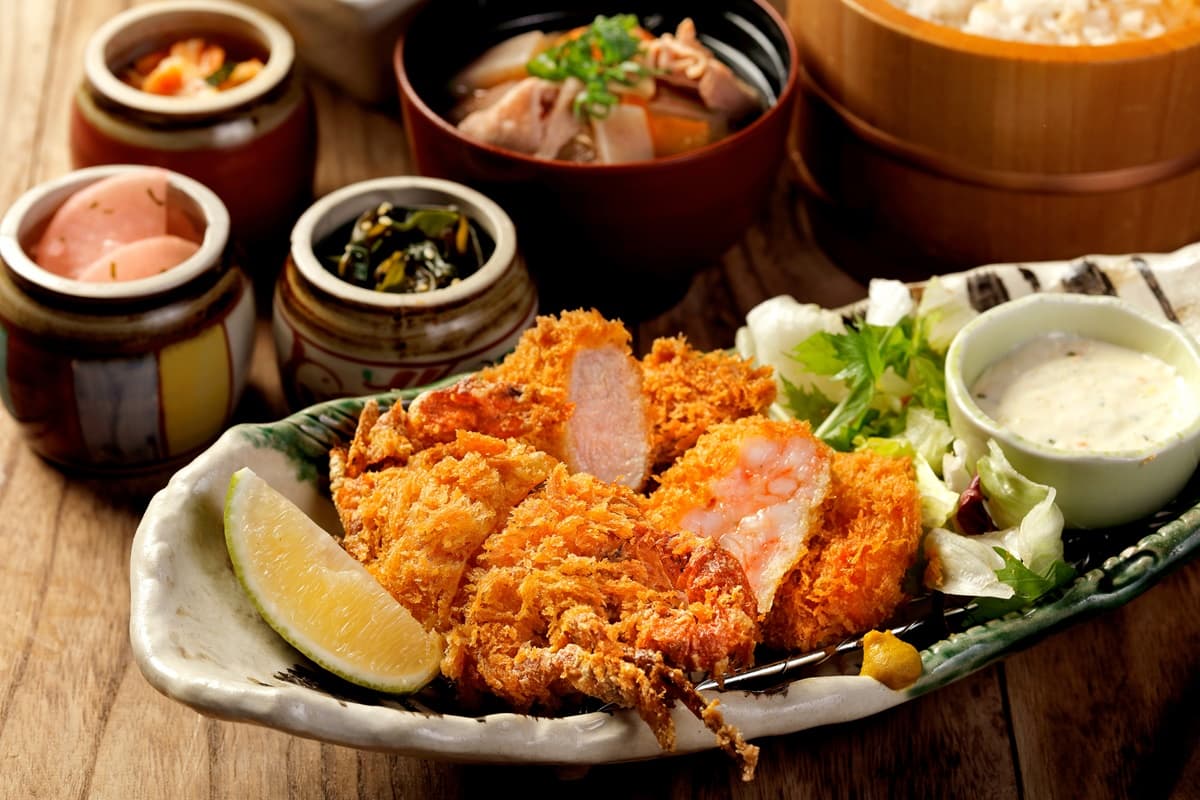 快閃3天「豬排買一送一」!155元起味噌湯、高麗菜吃到飽,加碼嗑肥美軟殼蟹 快閃3天「豬排買一送一」!155元起味噌湯、高麗菜吃到飽,加碼嗑肥美軟殼蟹