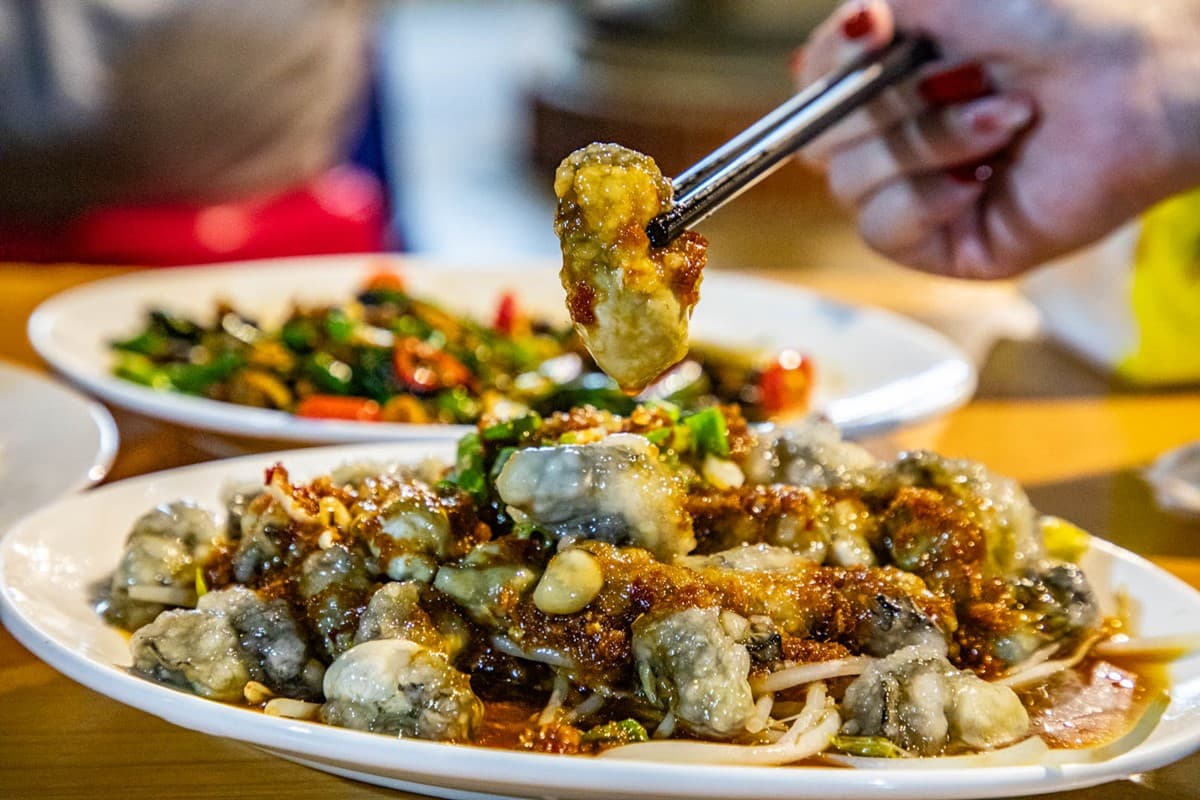 桃園傳奇「土地公廟吃熱炒」!在地人才知隱藏版美食,白飯免費吃到飽 桃園傳奇「土地公廟吃熱炒」!在地人才知隱藏版美食,白飯免費吃到飽