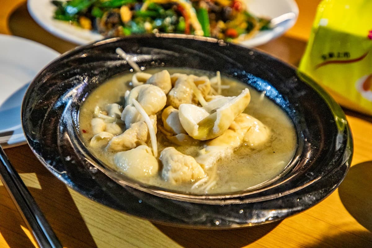桃園傳奇「土地公廟吃熱炒」!在地人才知隱藏版美食,白飯免費吃到飽 桃園傳奇「土地公廟吃熱炒」!在地人才知隱藏版美食,白飯免費吃到飽