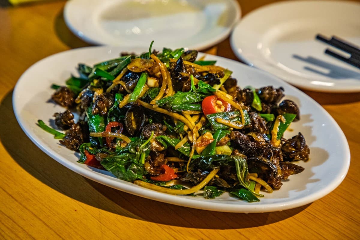 桃園傳奇「土地公廟吃熱炒」!在地人才知隱藏版美食,白飯免費吃到飽 桃園傳奇「土地公廟吃熱炒」!在地人才知隱藏版美食,白飯免費吃到飽