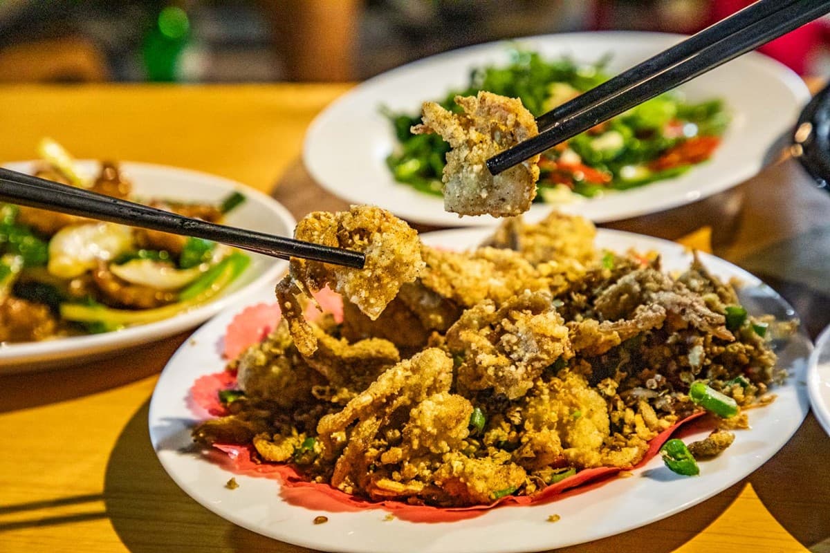 桃園傳奇「土地公廟吃熱炒」!在地人才知隱藏版美食,白飯免費吃到飽 桃園傳奇「土地公廟吃熱炒」!在地人才知隱藏版美食,白飯免費吃到飽