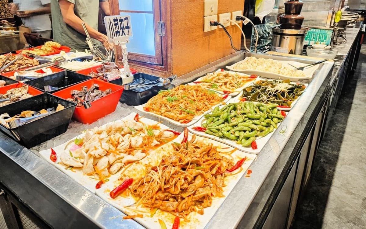 340元起「自助吧」吃到飽!新北超低調平價牛排,熱炒熟食、蒸炸點心無限吃 340元起「自助吧」吃到飽!新北超低調平價牛排,熱炒熟食、蒸炸點心無限吃