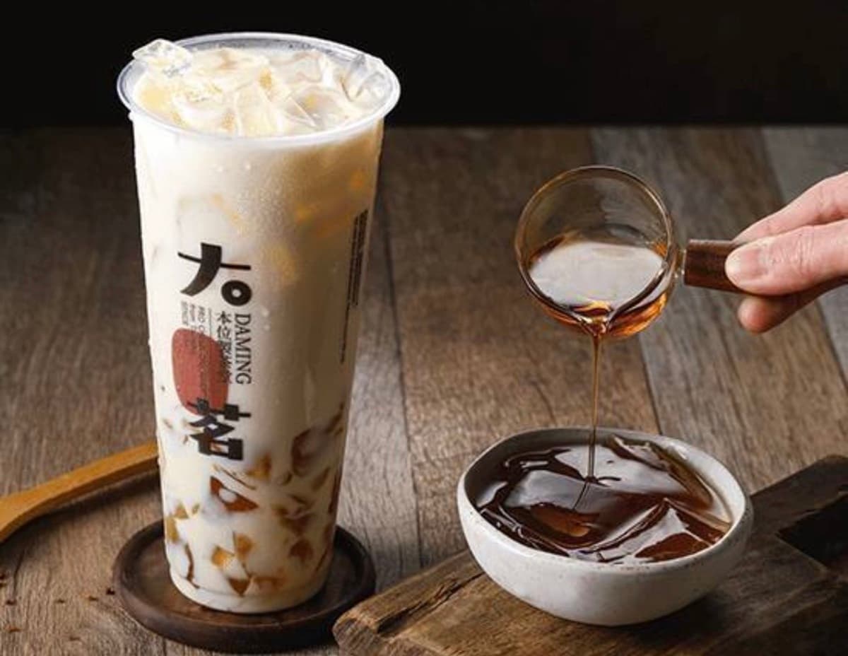 2026大茗本位製茶堂推薦!人氣必喝Top8、大茗菜單&最新價格一次看 【大茗菜單推薦必喝】03. 烤糖蕎麥凍奶青