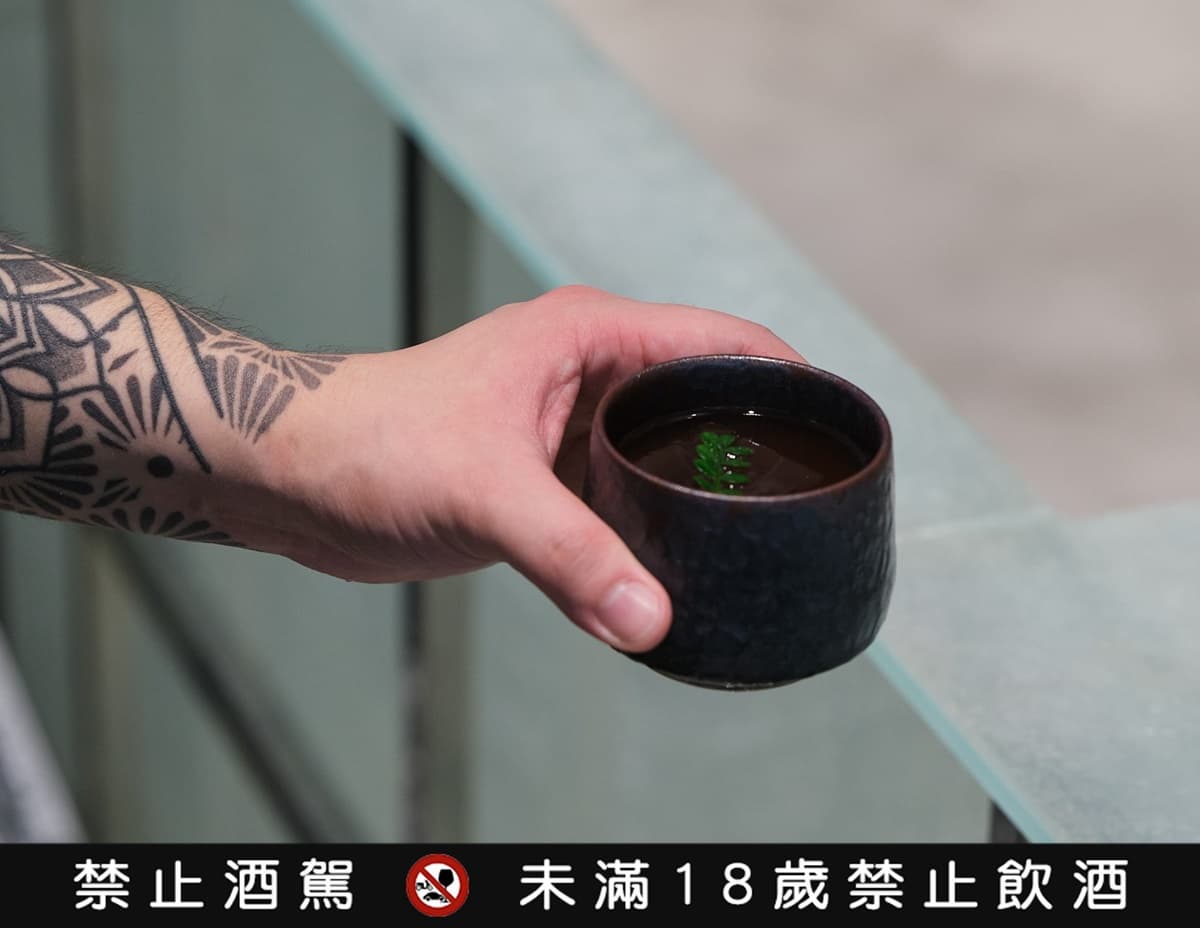 【新開店】市政府百貨地下「雨林系酒吧」!現點現調四季風味,酒精濃度任君挑 【新開店】市政府百貨地下「雨林系酒吧」!現點現調四季風味,酒精濃度任君挑