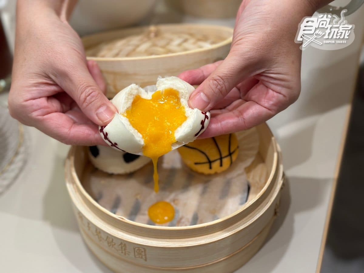 超澎湃6入港點買一送一!新加坡「最美味流沙包」插旗大巨蛋,打卡香港電影牆 超澎湃6入港點買一送一!新加坡「最美味流沙包」插旗大巨蛋,打卡香港電影牆