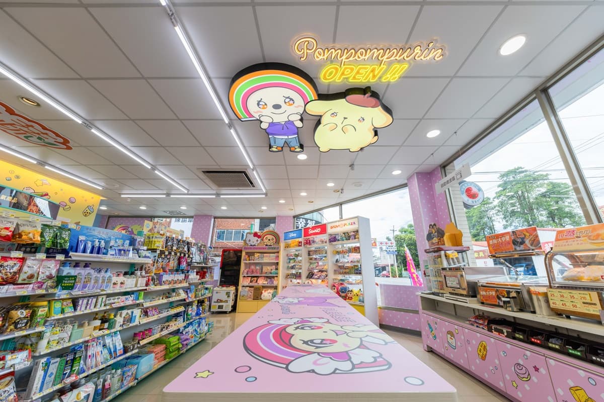 KITTY、布丁狗無辜臉太萌!7-11全台首間「三麗鷗水汪汪」主題店+史努比音樂店 KITTY、布丁狗無辜臉太萌!7-11全台首間「三麗鷗水汪汪」主題店+史努比音樂店