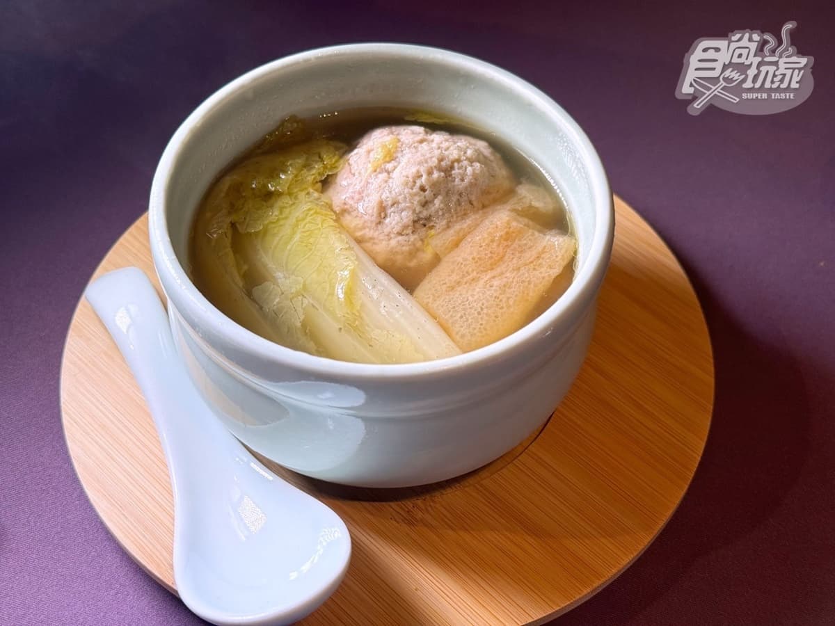 大閘蟹控衝了!米其林一星「天香樓」20道蟹料理上陣,醬爆蟹、生醃沙母超奢華 大閘蟹控衝了!米其林一星「天香樓」20道蟹料理上陣,醬爆蟹、生醃沙母超奢華
