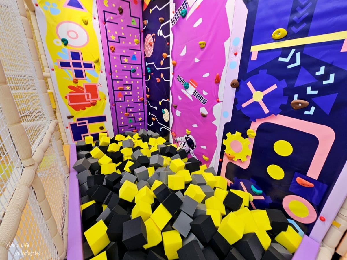 380元起不限時暢玩!新北全新「室內親子樂園」,450坪大空間、嗨玩百萬球池 380元起不限時暢玩!新北全新「室內親子樂園」,450坪大空間、嗨玩百萬球池