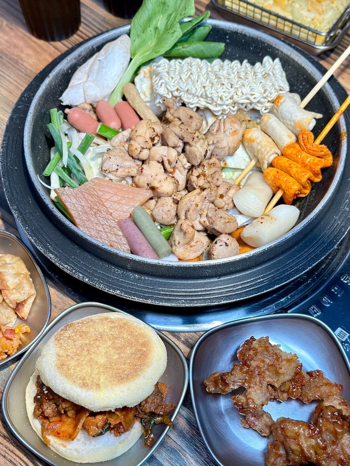 399元韓式吃到飽!超過60款韓式料理、炒雞火鍋、炸物任吃,還能DIY炸雞拌飯 399元韓式吃到飽!超過60款韓式料理、炒雞火鍋、炸物任吃,還能DIY炸雞拌飯