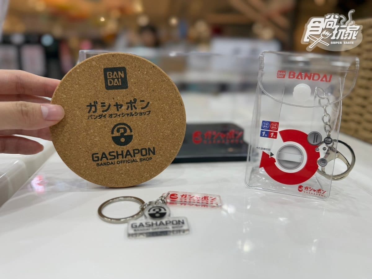 新北首間「萬代扭蛋店」!300台扭蛋機超好逛,最新三麗鷗、蠟筆小新通通有 新北首間「萬代扭蛋店」!300台扭蛋機超好逛,最新三麗鷗、蠟筆小新通通有