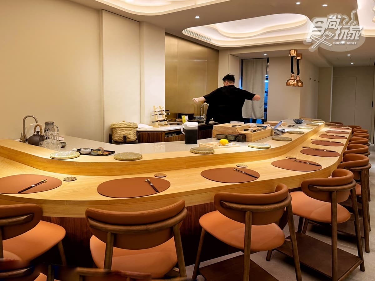 【新開店】蟹黃麵加白松露!すし謙開幕推「萬元大閘蟹宴」,牡丹蝦壽司會發光 【新開店】蟹黃麵加白松露!すし謙開幕推「萬元大閘蟹宴」,牡丹蝦壽司會發光
