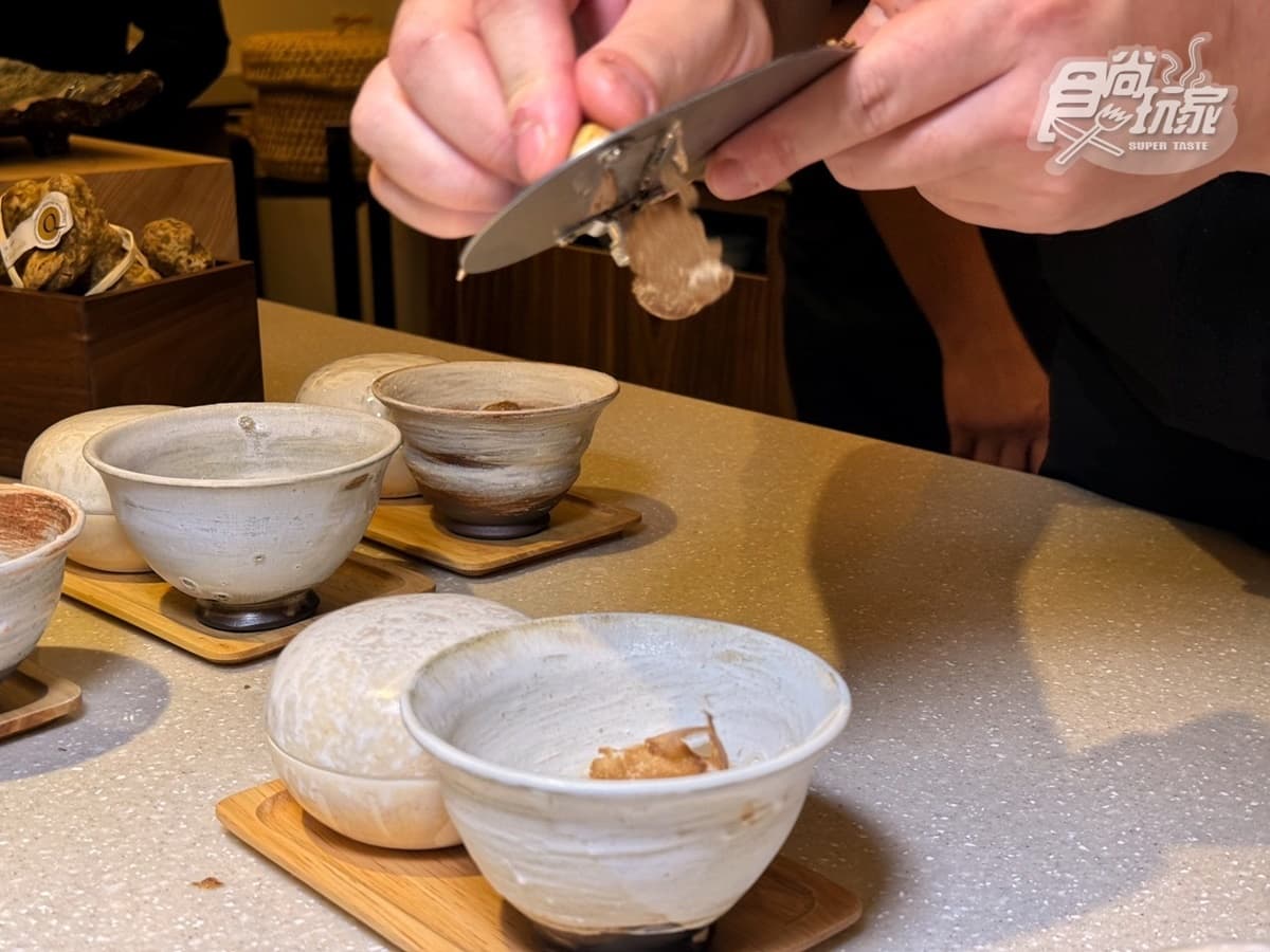 【新開店】蟹黃麵加白松露!すし謙開幕推「萬元大閘蟹宴」,牡丹蝦壽司會發光 【新開店】蟹黃麵加白松露!すし謙開幕推「萬元大閘蟹宴」,牡丹蝦壽司會發光