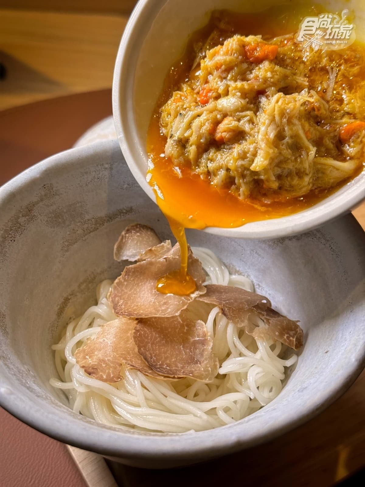 【新開店】蟹黃麵加白松露!すし謙開幕推「萬元大閘蟹宴」,牡丹蝦壽司會發光 【新開店】蟹黃麵加白松露!すし謙開幕推「萬元大閘蟹宴」,牡丹蝦壽司會發光