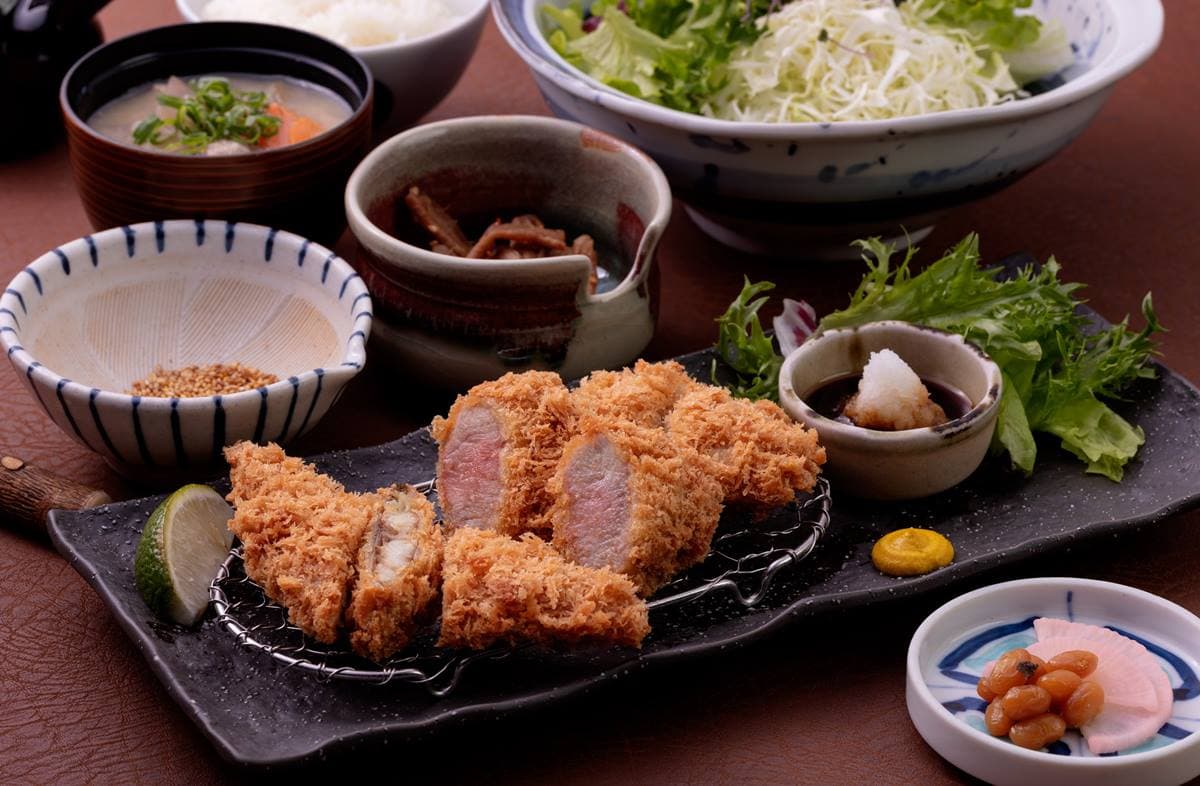 這7天免費送「腰內豬排」!310元起無限續飯湯、高麗菜,加碼樂天皇朝買一送一 這7天免費送「腰內豬排」!310元起無限續飯湯、高麗菜,加碼樂天皇朝買一送一