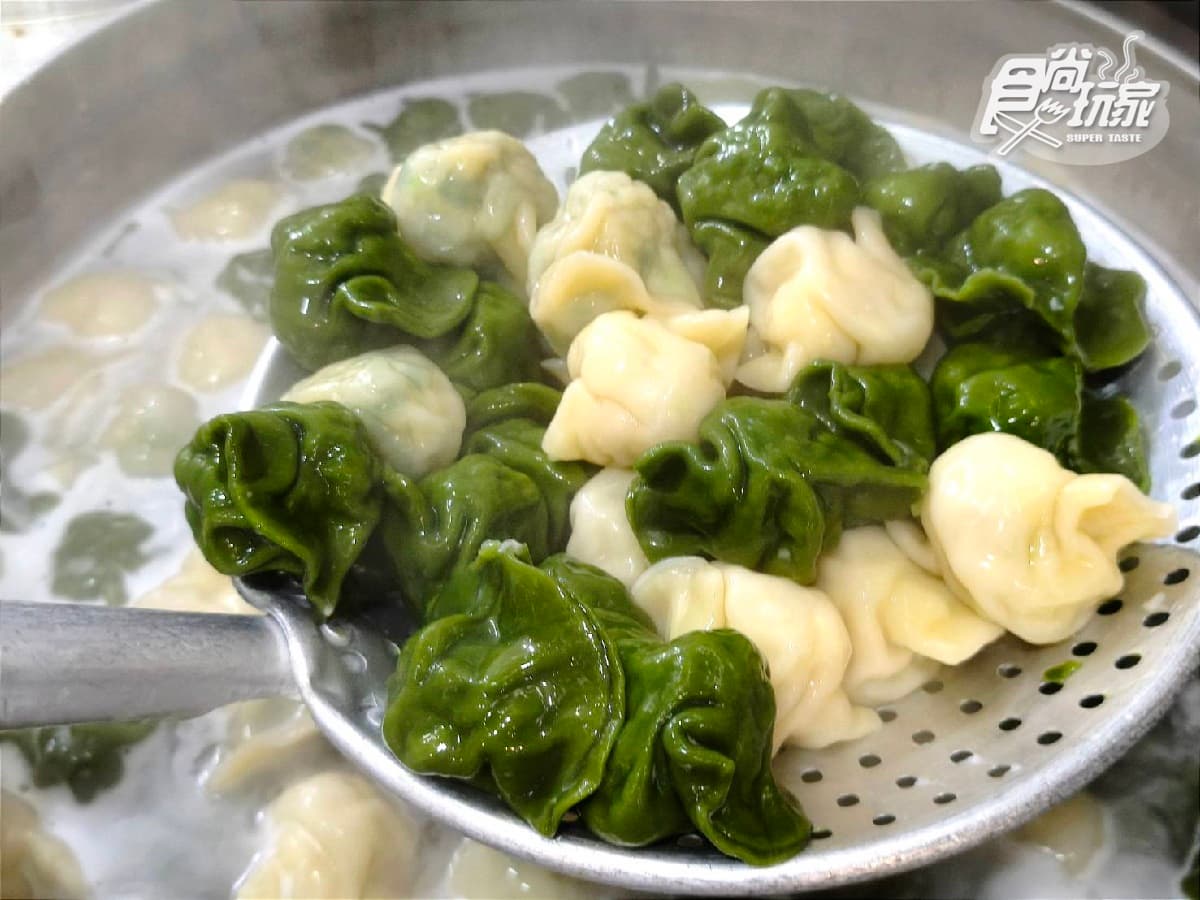 台北人氣最狂水餃店!海味爆棚「干貝水餃」、肥碩韭菜水餃,排到天荒地老也要吃(中獎公布) 台北人氣最狂水餃店!海味爆棚「干貝水餃」、肥碩韭菜水餃,排到天荒地老也要吃(中獎公布)