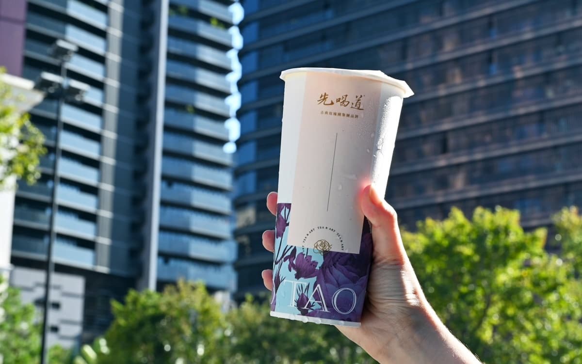 先喝道買一送一!「英式玫瑰拿鐵」限定優惠喝,BLIKE推180元最奢華奶茶 先喝道買一送一!「英式玫瑰拿鐵」限定優惠喝,BLIKE推180元最奢華奶茶
