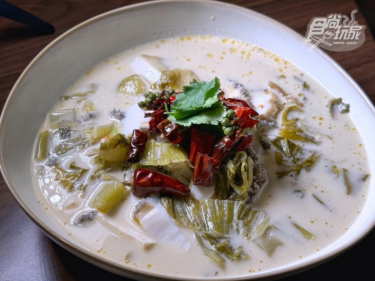 濃醇雞湯不摻一滴水!台北老饕最愛「老宅私廚」秋冬新菜,為熬牛蹄費時逾1年 濃醇雞湯不摻一滴水!台北老饕最愛「老宅私廚」秋冬新菜,為熬牛蹄費時逾1年