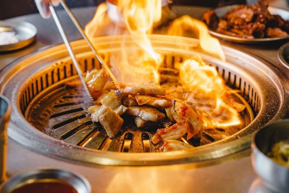限時1天免費喝到飽!「新村站著吃烤肉」3店將開幕,2層樓亮點一次看 限時1天免費喝到飽!「新村站著吃烤肉」3店將開幕,2層樓亮點一次看