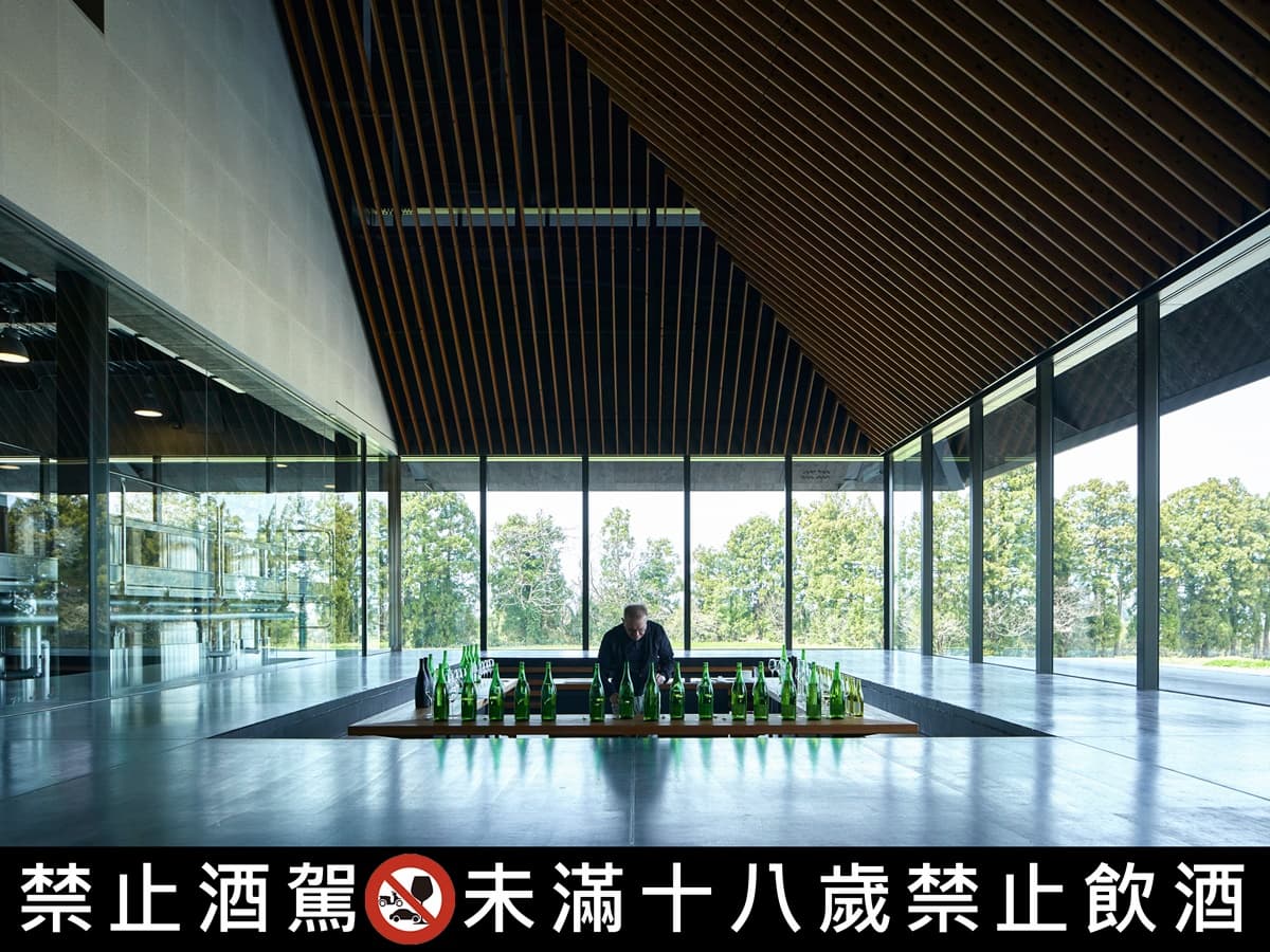 香檳王釀酒師改寫清酒規則!新作「IWA5」在台登場,精選原酒調出洋梨玫瑰香 香檳王釀酒師改寫清酒規則!新作「IWA5」在台登場,精選原酒調出洋梨玫瑰香