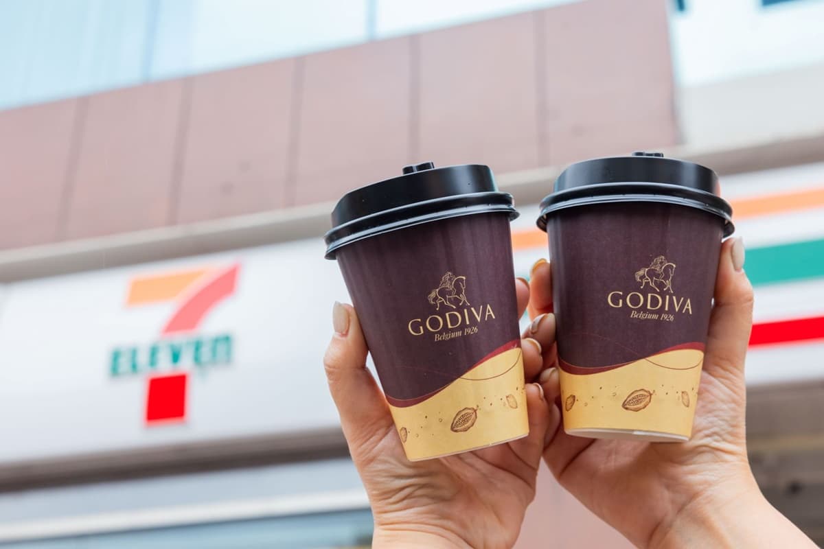 7-11「GODIVA熱可可」回來了!聖誕濃郁開喝、3大周邊,再收超Q米奇禮盒 7-11「GODIVA熱可可」回來了!聖誕濃郁開喝、3大周邊,再收超Q米奇禮盒
