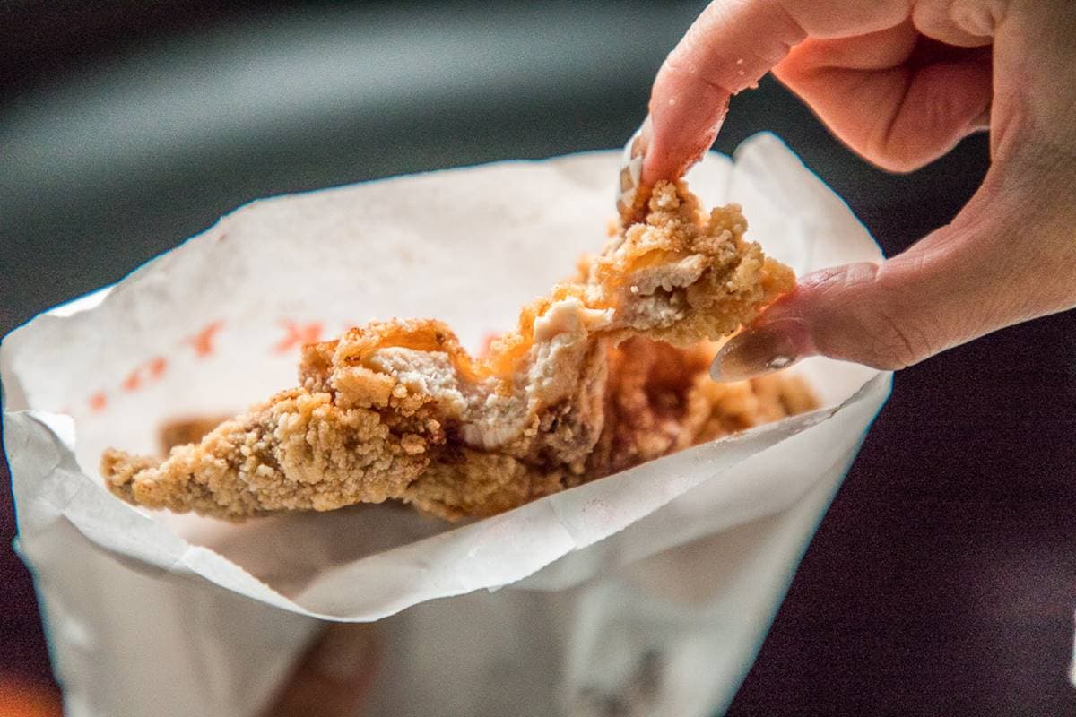 被麵包店耽誤的炸雞!台中「隱藏版雞排」只要70元,黃金炸雞腿也要點 被麵包店耽誤的炸雞!台中「隱藏版雞排」只要70元,黃金炸雞腿也要點