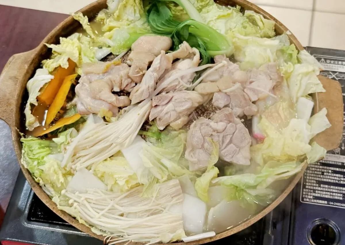最低只要220元!40款韓式小菜、飲料吃到飽,肉控必嗑「巨無霸銅盤烤肉」 肉控必點銅盤烤肉、韓式泡菜鍋