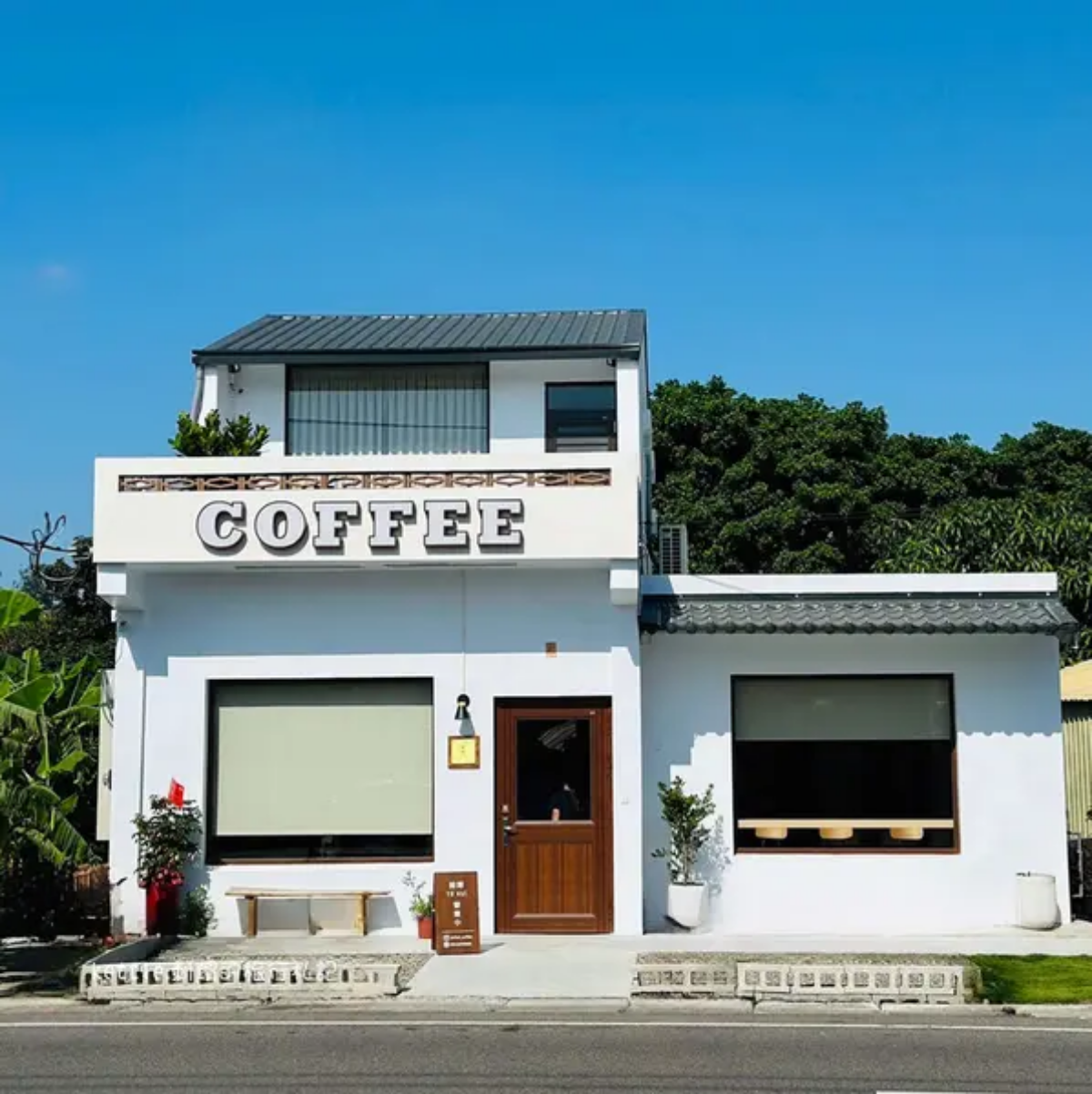老宅變身韓系咖啡廳!芳苑小鎮「純白咖啡廳」IG爆紅,店觀、網美窗景必拍 老宅變身韓系咖啡廳!芳苑小鎮「純白咖啡廳」IG爆紅,店觀、網美窗景必拍