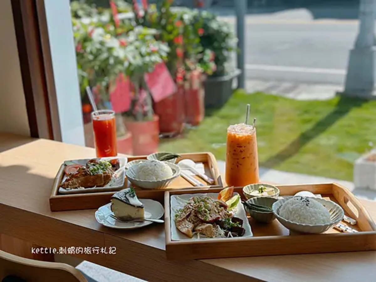 老宅變身韓系咖啡廳!芳苑小鎮「純白咖啡廳」IG爆紅,店觀、網美窗景必拍 老宅變身韓系咖啡廳!芳苑小鎮「純白咖啡廳」IG爆紅,店觀、網美窗景必拍