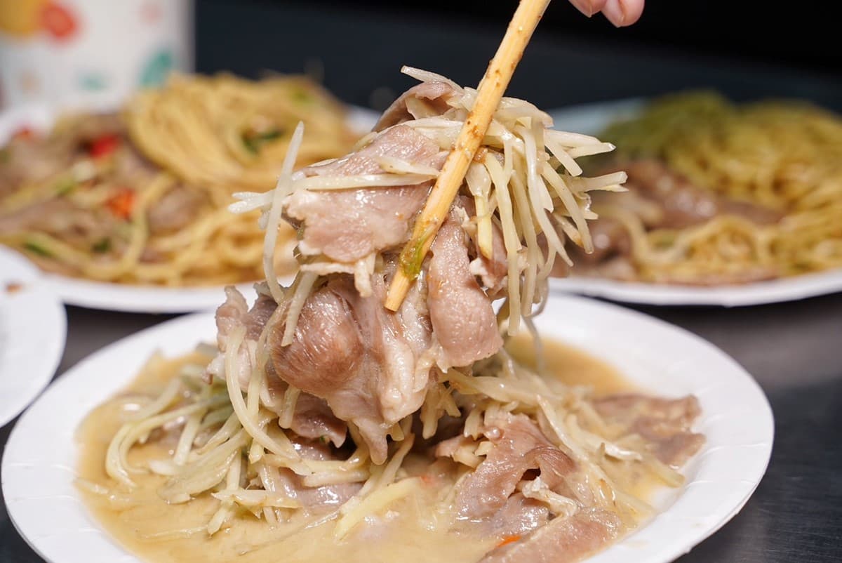 10元就能爽喝羊肉湯!桃園炒羊肉深夜食堂,獨門沙茶醬鹹香唰嘴 10元就能爽喝羊肉湯!桃園炒羊肉深夜食堂,獨門沙茶醬鹹香唰嘴