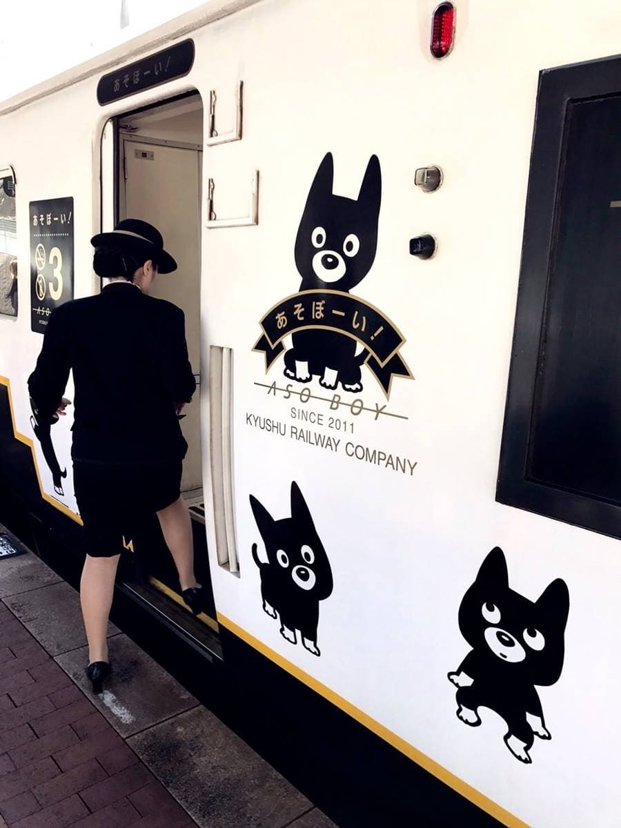超人氣觀光列車!搭「小黑狗火車」玩九州,親子專屬球池、咖啡店小孩High翻 超人氣觀光列車!搭「小黑狗火車」玩九州,親子專屬球池、咖啡店小孩High翻