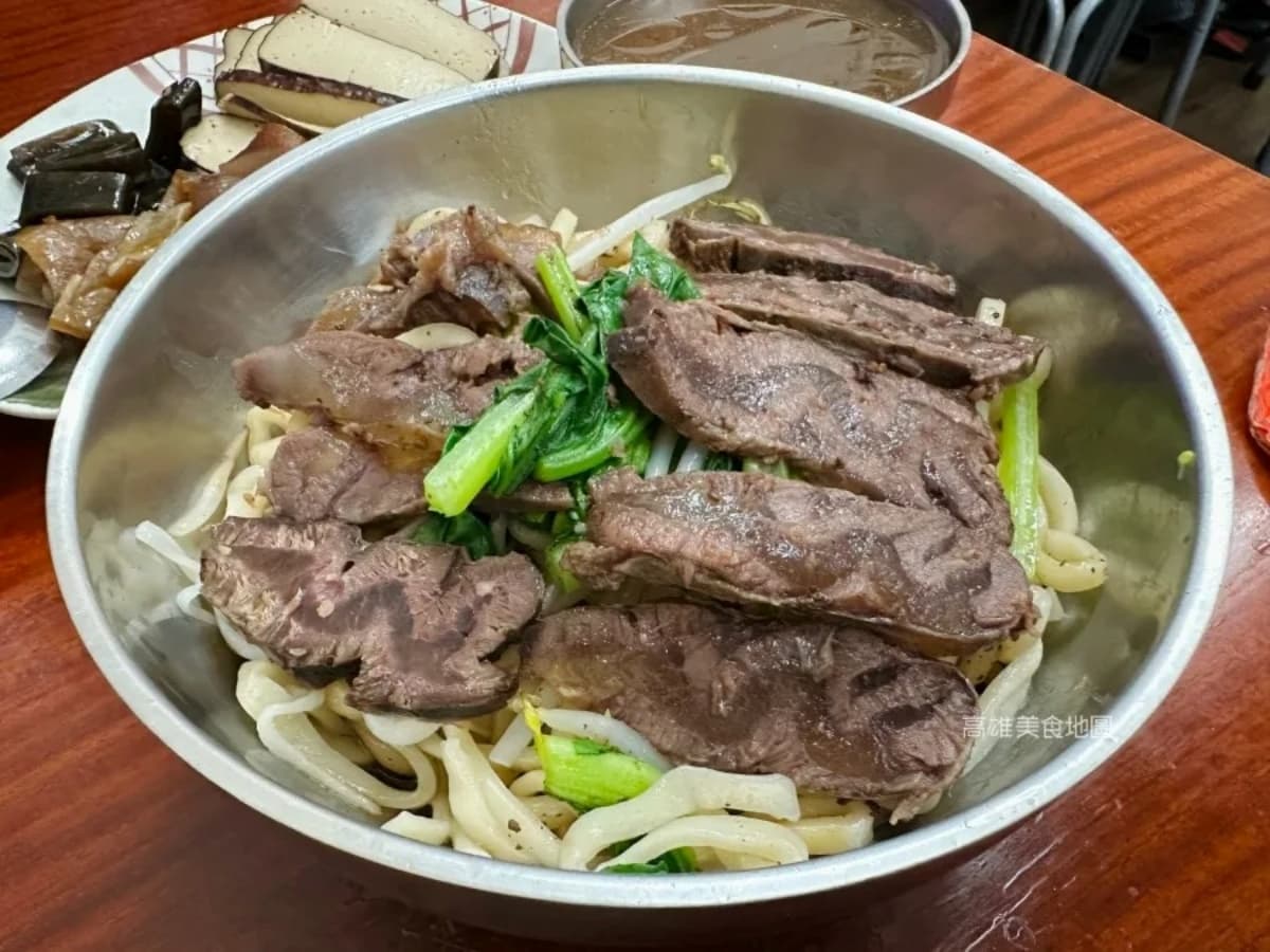 Google網評4.4顆星!40元蛋炒飯、牛肉乾拌麵附湯,高雄老字號牛肉麵超佛 Google網評4.4顆星!40元蛋炒飯、牛肉乾拌麵附湯,高雄老字號牛肉麵超佛