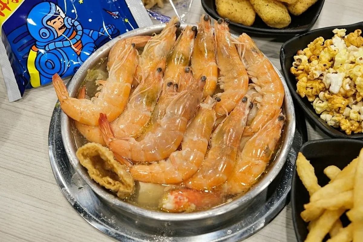 180元吃到飽!台南4.7星好評「高CP值火鍋」,肉燥飯、炸物、飲品無限吃 180元吃到飽!台南4.7星好評「高CP值火鍋」,肉燥飯、炸物、飲品無限吃