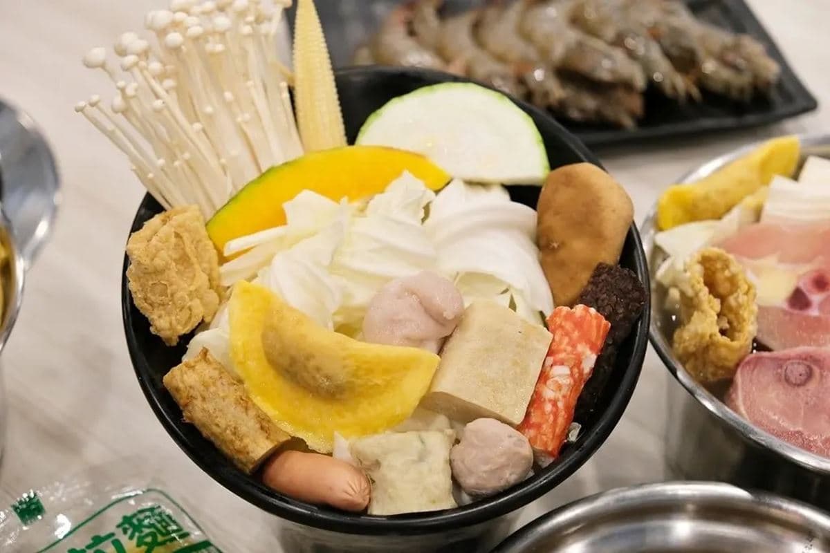 180元吃到飽!台南4.7星好評「高CP值火鍋」,肉燥飯、炸物、飲品無限吃 180元吃到飽!台南4.7星好評「高CP值火鍋」,肉燥飯、炸物、飲品無限吃