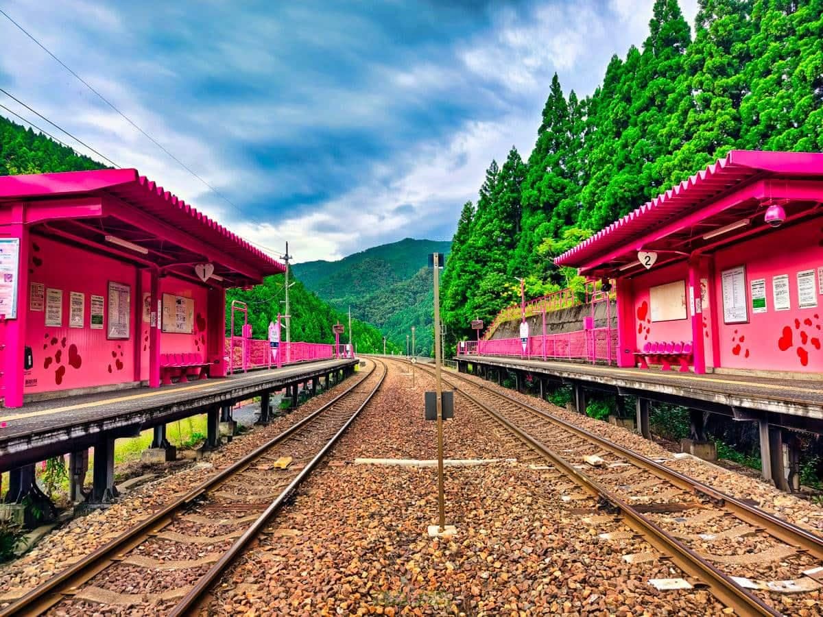 少女心大噴發!以戀愛為主題的「粉紅愛心車站」,結緣郵筒、繪馬牆IG爆紅 少女心大噴發!以戀愛為主題的「粉紅愛心車站」,結緣郵筒、繪馬牆IG爆紅