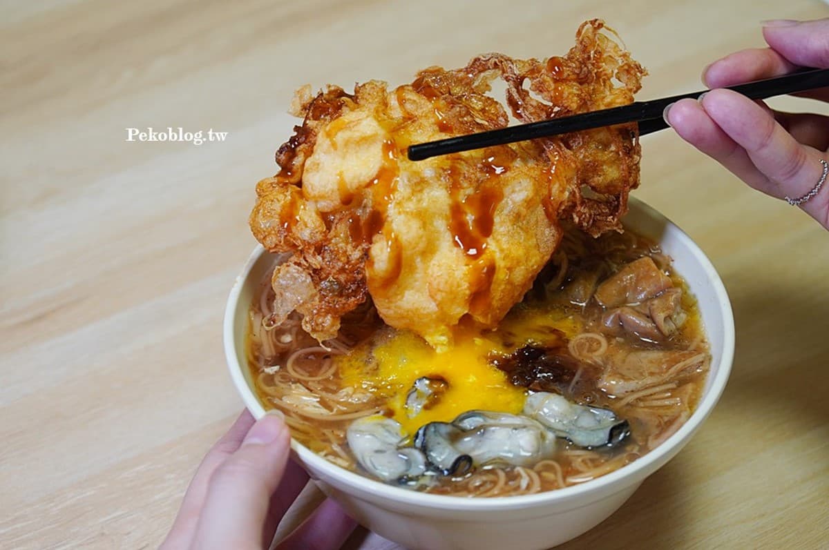 曾創4小時賣400碗紀錄!桃園超夯「炸蛋麵線」土城就有,香酥臭豆腐會噴汁 曾創4小時賣400碗紀錄!桃園超夯「炸蛋麵線」土城就有,香酥臭豆腐會噴汁