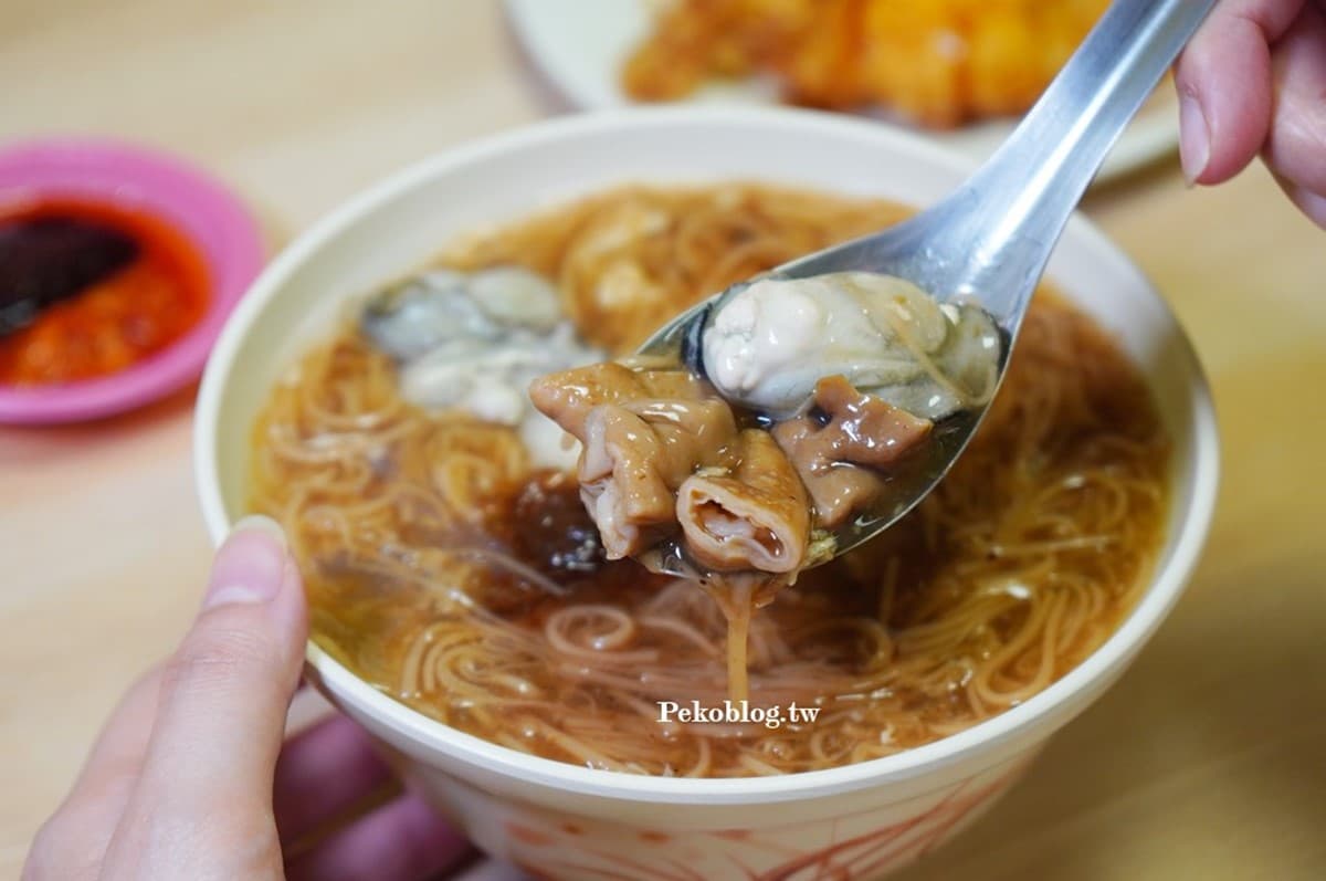 曾創4小時賣400碗紀錄!桃園超夯「炸蛋麵線」土城就有,香酥臭豆腐會噴汁 曾創4小時賣400碗紀錄!桃園超夯「炸蛋麵線」土城就有,香酥臭豆腐會噴汁