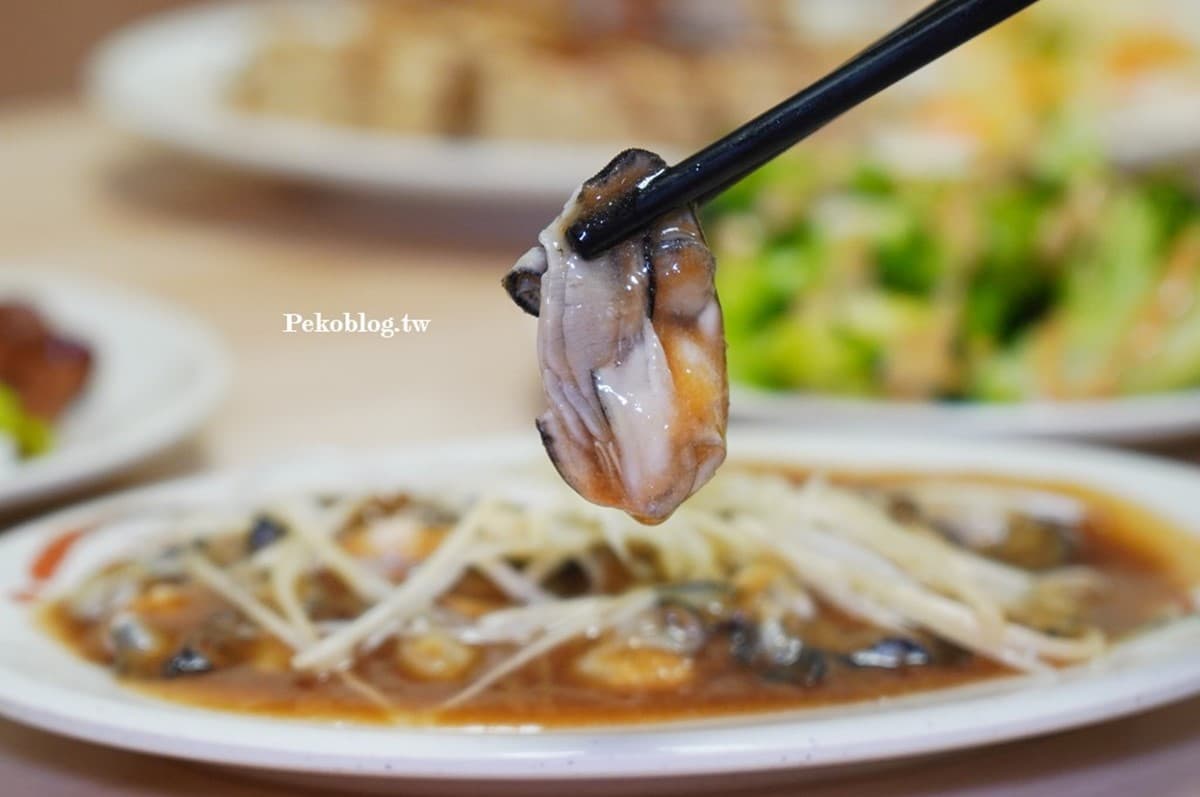 曾創4小時賣400碗紀錄!桃園超夯「炸蛋麵線」土城就有,香酥臭豆腐會噴汁 曾創4小時賣400碗紀錄!桃園超夯「炸蛋麵線」土城就有,香酥臭豆腐會噴汁
