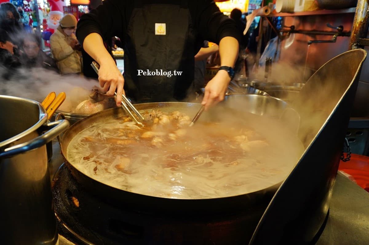 湳雅夜市美食TOP 10,解鎖板橋宵夜大本營!必吃麻油雞、和牛滷肉飯 湳雅夜市美食推薦:王記好吃麻油雞