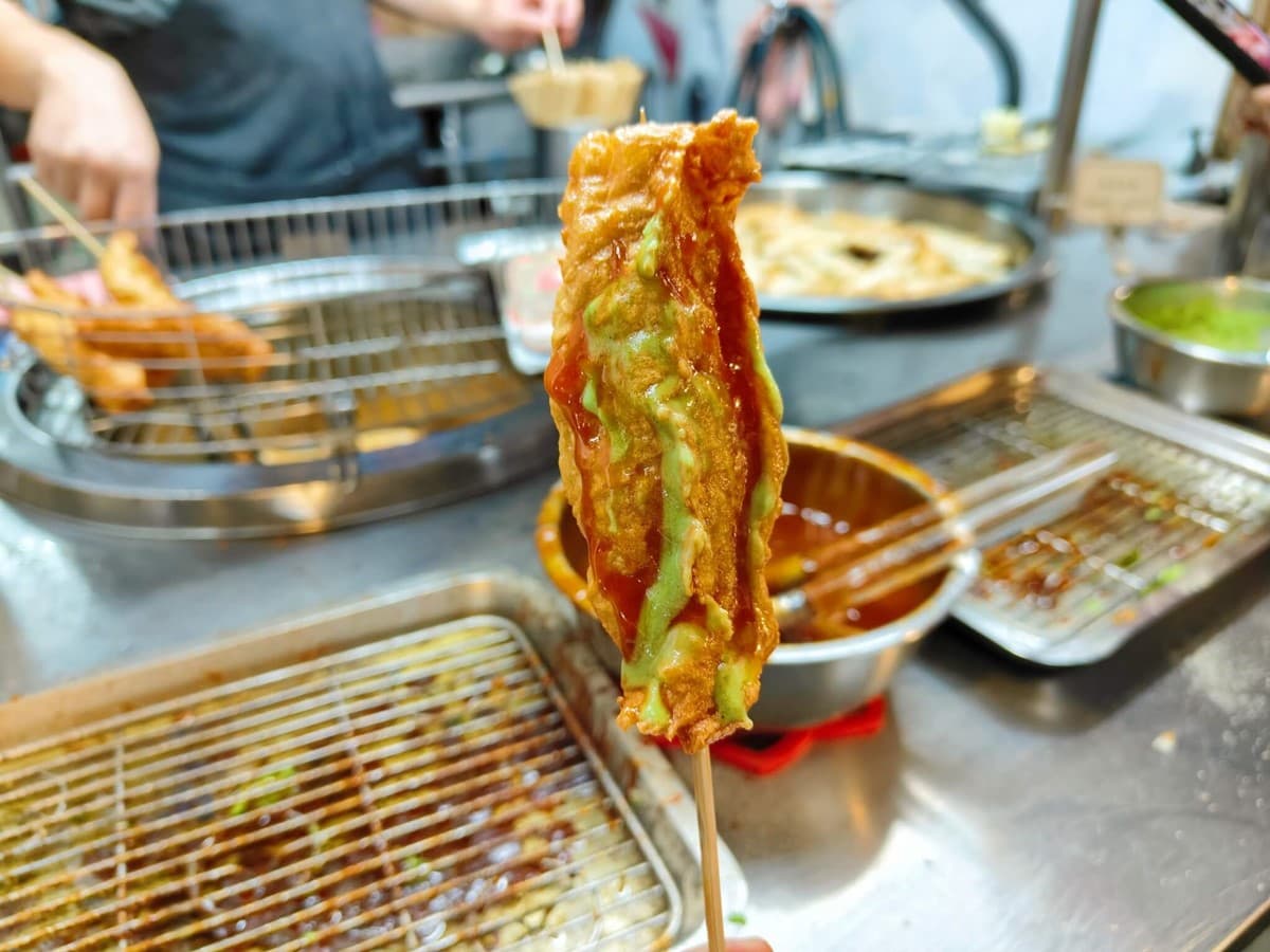湳雅夜市美食TOP 10,解鎖板橋宵夜大本營!必吃麻油雞、和牛滷肉飯 湳雅夜市美食推薦:胖老闆旗魚黑輪