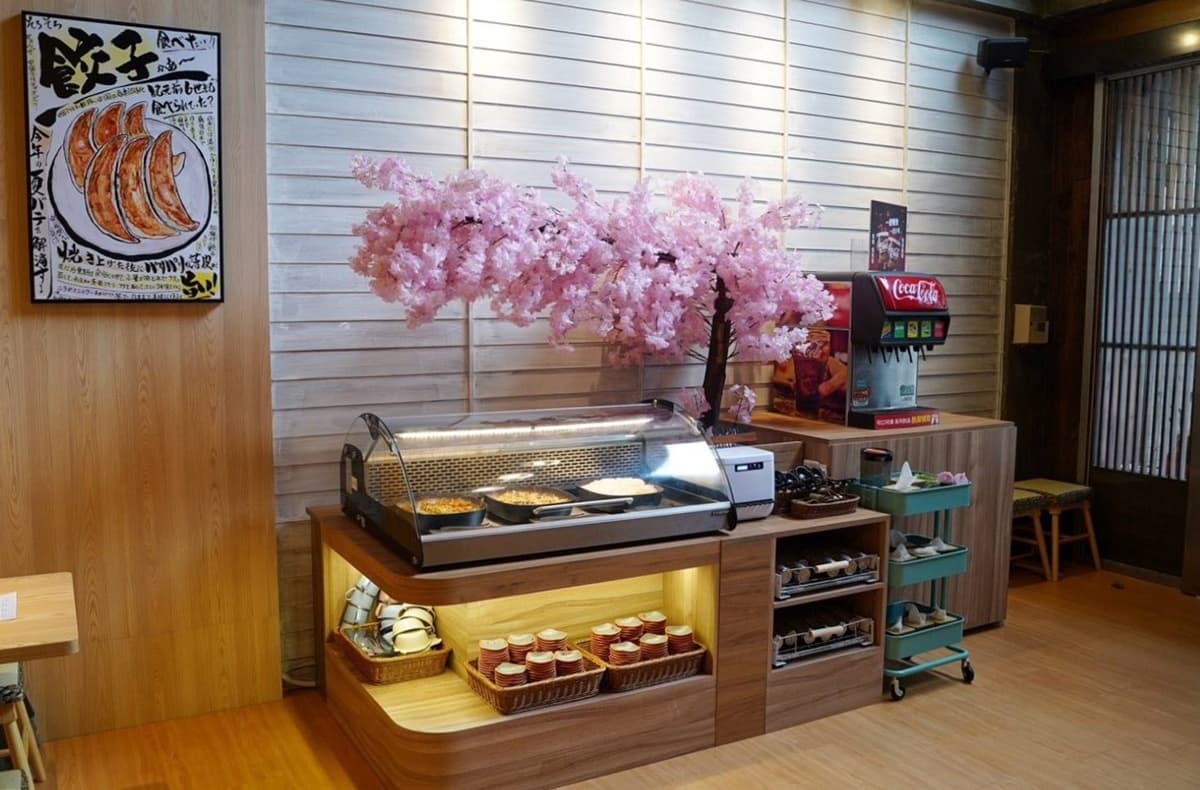 小菜、飲品無限續到飽!超狂「平價日式拉麵」最低170元,必嗑豚骨叉燒、唐揚雞 小菜、飲品無限續到飽!超狂「平價日式拉麵」最低170元,必嗑豚骨叉燒、唐揚雞