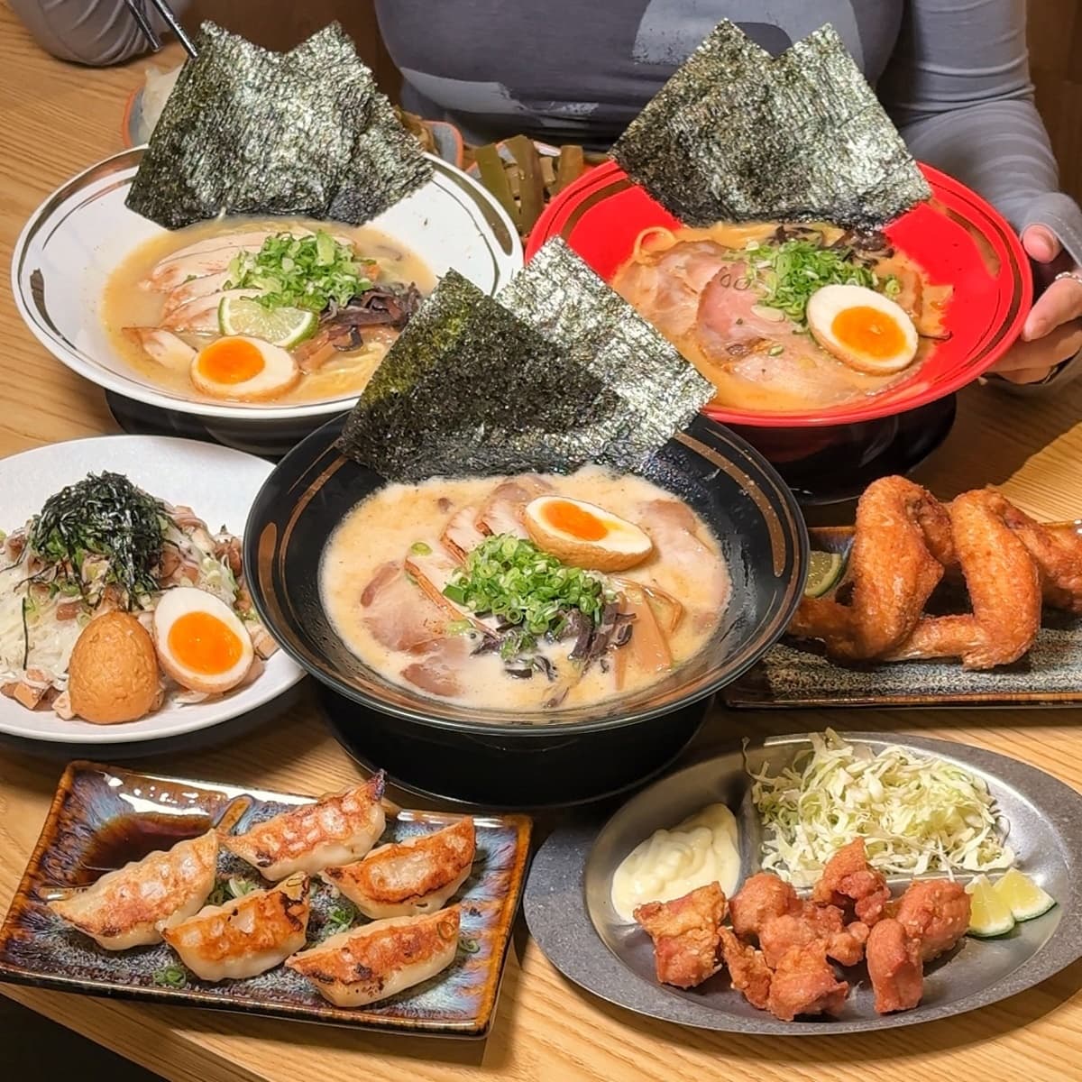 小菜、飲品無限續到飽!超狂「平價日式拉麵」最低170元,必嗑豚骨叉燒、唐揚雞 小菜、飲品無限續到飽!超狂「平價日式拉麵」最低170元,必嗑豚骨叉燒、唐揚雞