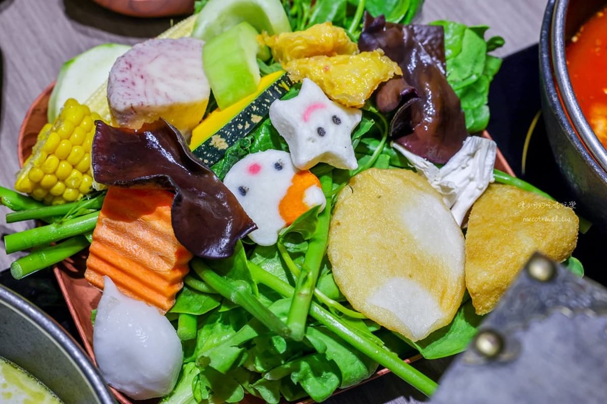 299元起暢吃!超狂「石頭火鍋吃到飽」爽嗑30款鍋料、咖哩飯,必點泡澡牛奶熊 299元起暢吃!超狂「石頭火鍋吃到飽」爽嗑30款鍋料、咖哩飯,必點泡澡牛奶熊