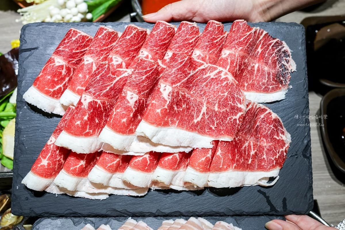 299元起暢吃!超狂「石頭火鍋吃到飽」爽嗑30款鍋料、咖哩飯,必點泡澡牛奶熊 299元起暢吃!超狂「石頭火鍋吃到飽」爽嗑30款鍋料、咖哩飯,必點泡澡牛奶熊