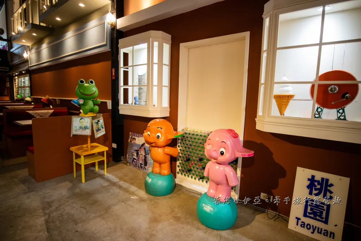 一秒到穿越到日本!桃園新開幕「復古風咖啡廳」,復古街機、偉士牌機車必拍 一秒到穿越到日本!桃園新開幕「復古風咖啡廳」,復古街機、偉士牌機車必拍