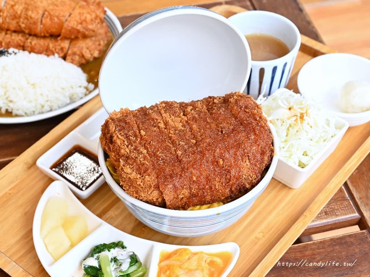 免費續飯湯、加高麗菜!台中首間「巨無霸炸豬排」太邪惡,狂嗑4公分厚究好豬 免費續飯湯、加高麗菜!台中首間「巨無霸炸豬排」太邪惡,狂嗑4公分厚究好豬